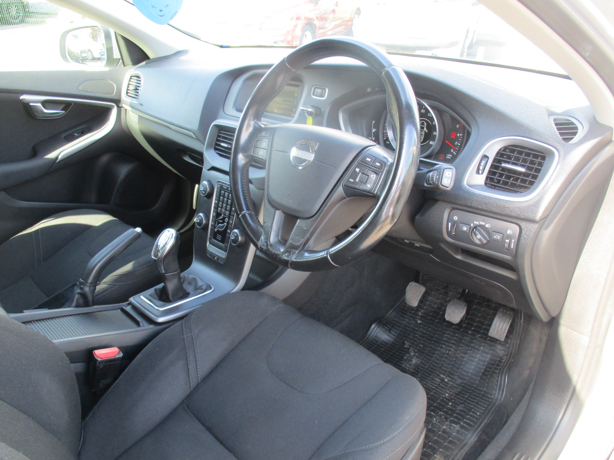 VOLVO V40 1.6 D2 ES (TURBO DIESEL) 6 SPD 2013